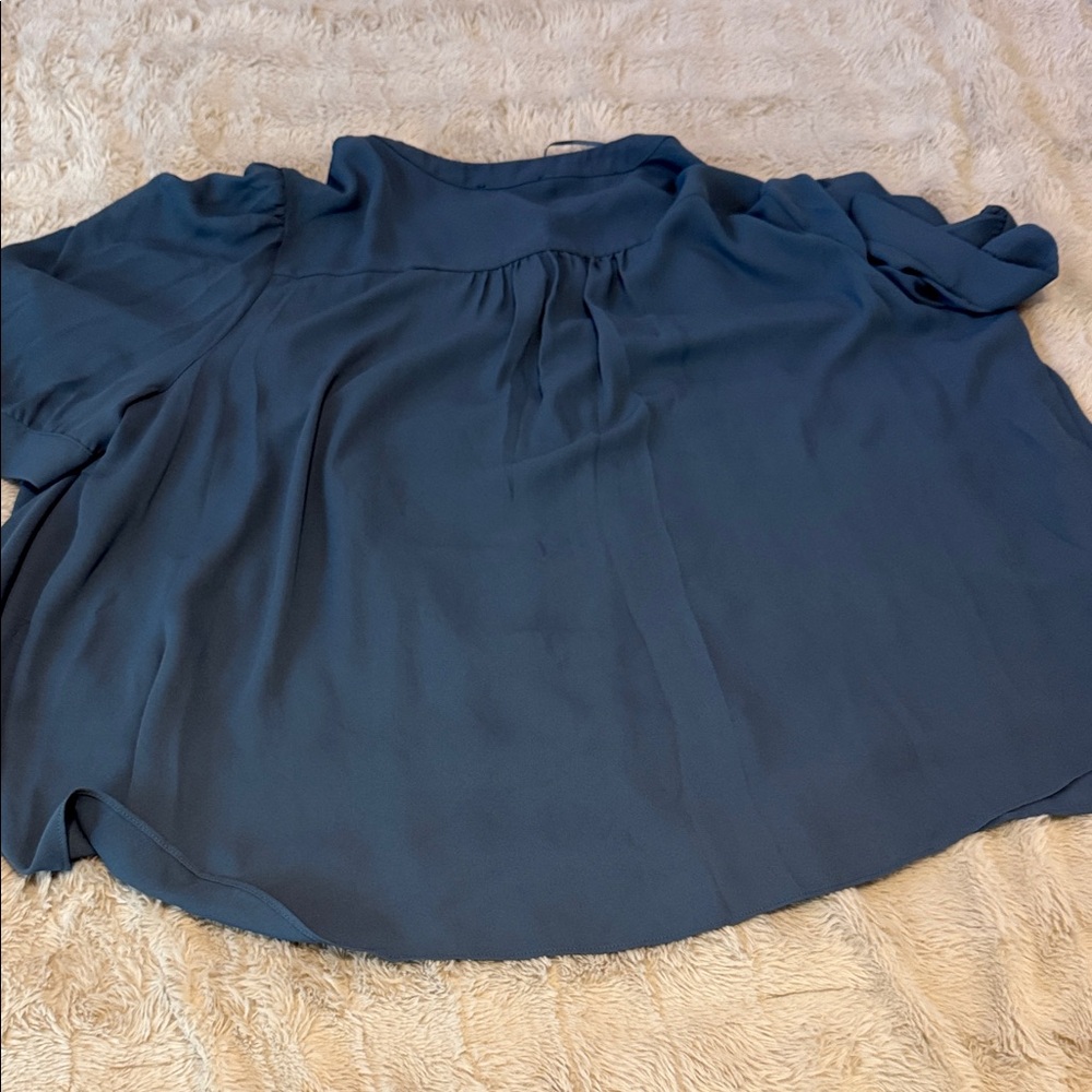 T Tahari Elegant Blue Blouse - Picture 3 of 3
